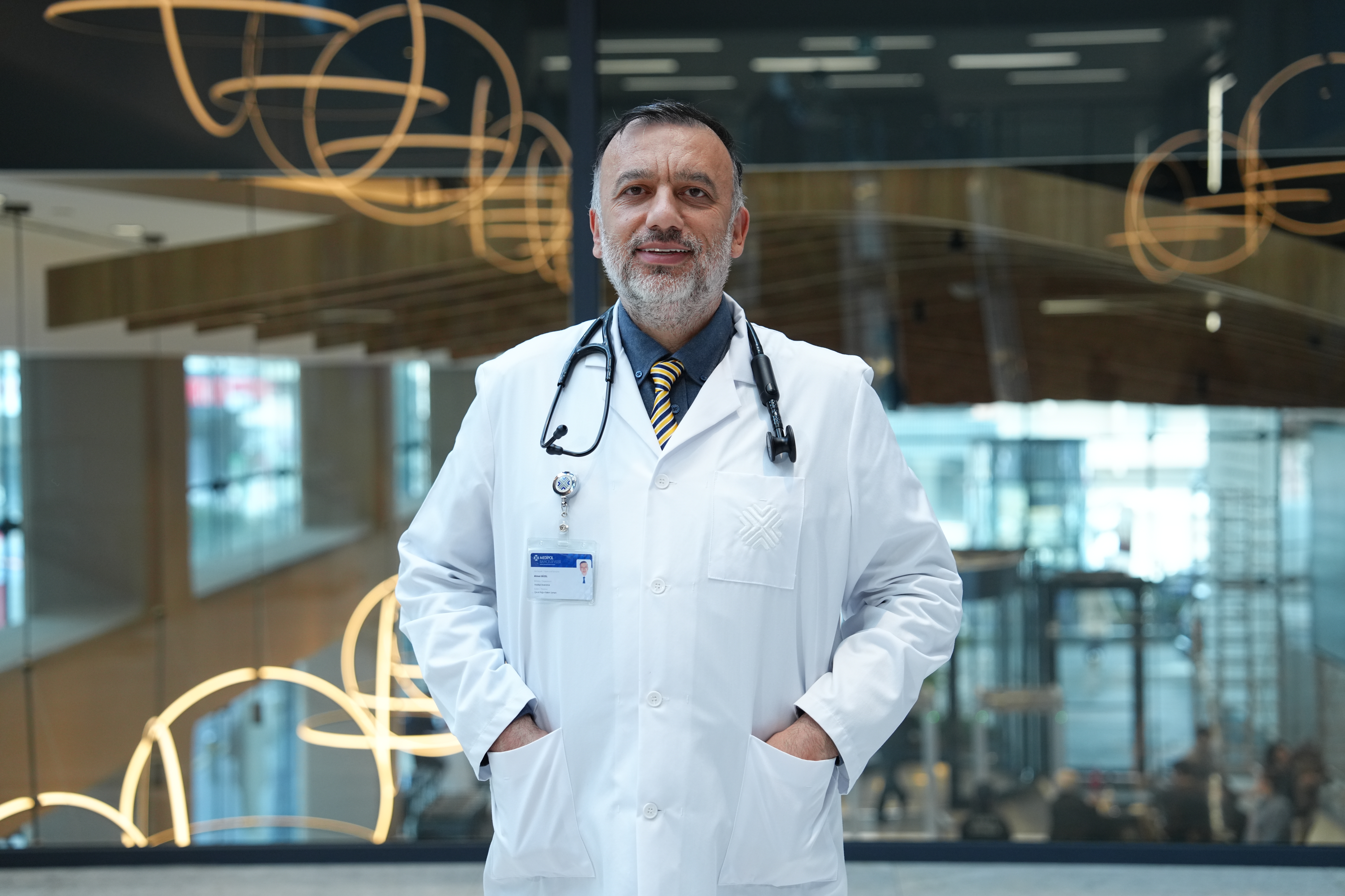 Prof. Dr. Ahmet Güzel portresi